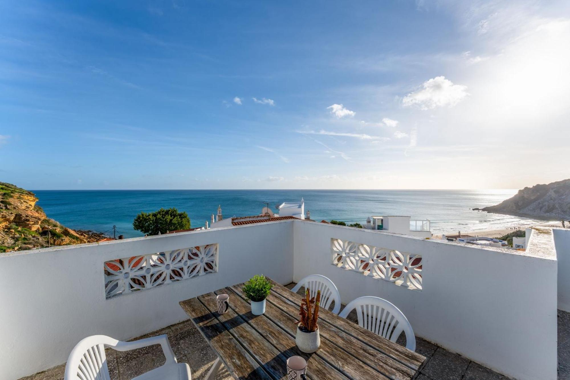 Comfy Flat W/ Rooftop Beach View By Lovelystay Burgau Eksteriør billede