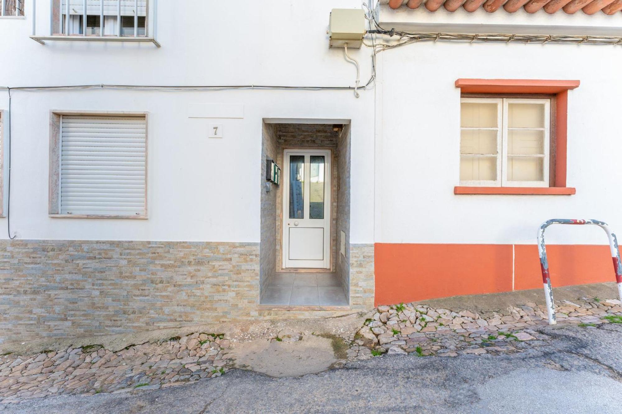 Comfy Flat W/ Rooftop Beach View By Lovelystay Burgau Eksteriør billede