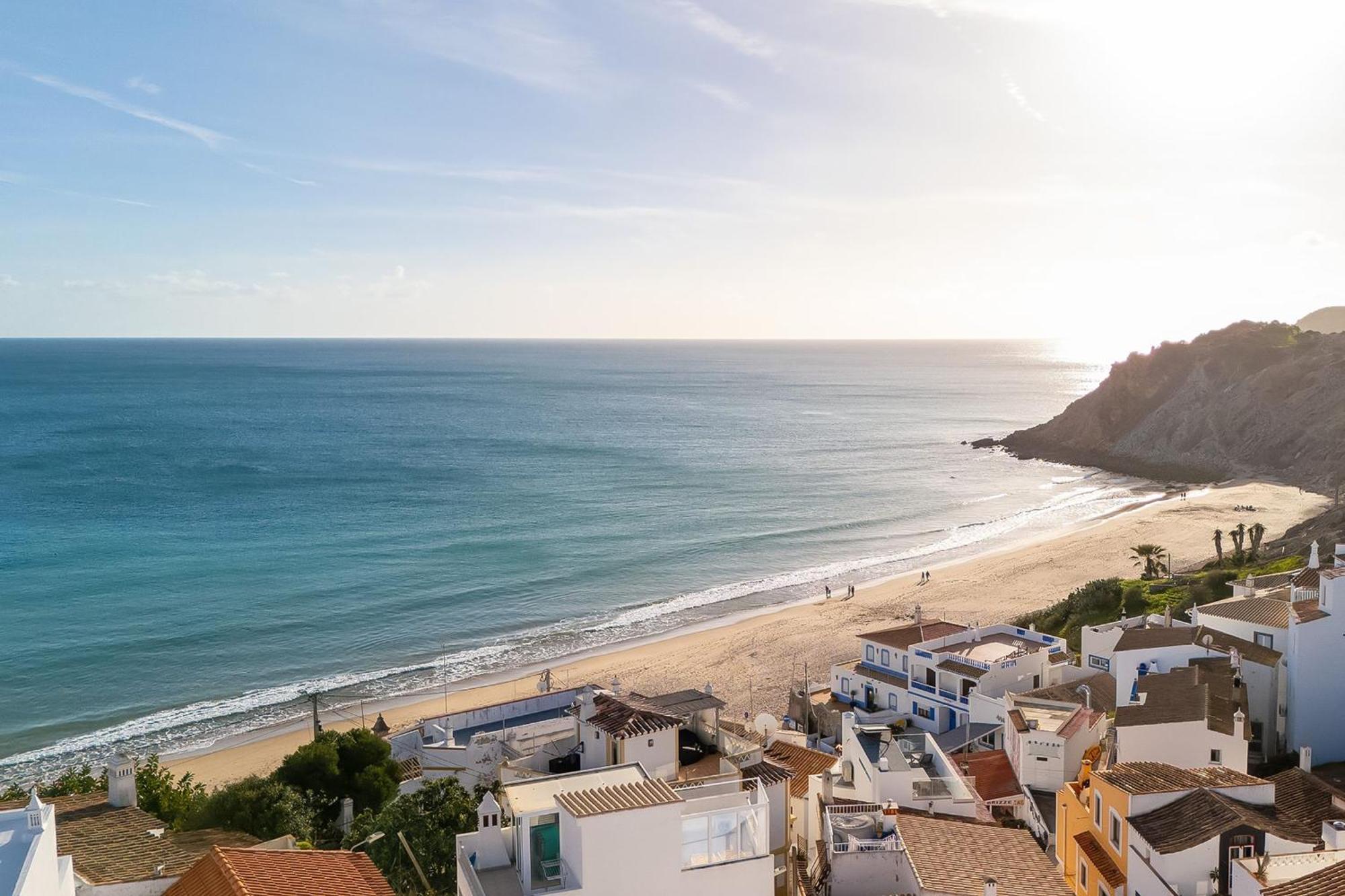 Comfy Flat W/ Rooftop Beach View By Lovelystay Burgau Eksteriør billede